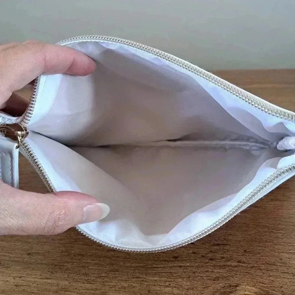 ❤️ Clarins Cosmetics Pouch Red and White Travel Bag Accessories Carrying Case - Picture 7 of 8